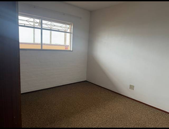 2 BEDROOM APARTMENT TO LET IN HUMEWOOD